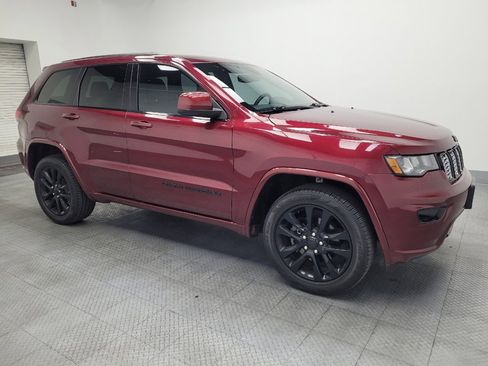 Used 2017 Jeep Grand Cherokee Altitude AWD/4WD image 11