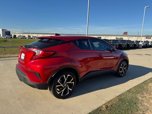 Used 2022 Toyota C-HR XLE image 8
