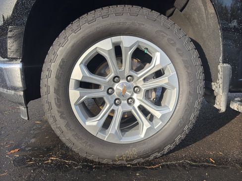 Used 2020 Chevrolet Silverado 1500 LTZ w/ LTZ Premium Package image 5