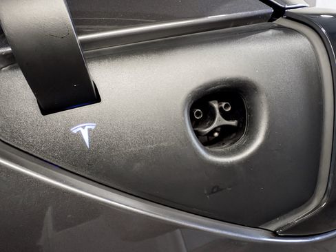 Used 2022 Tesla Model Y Long Range AWD/4WD image 5