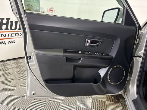 Used 2011 Kia Soul + image 7