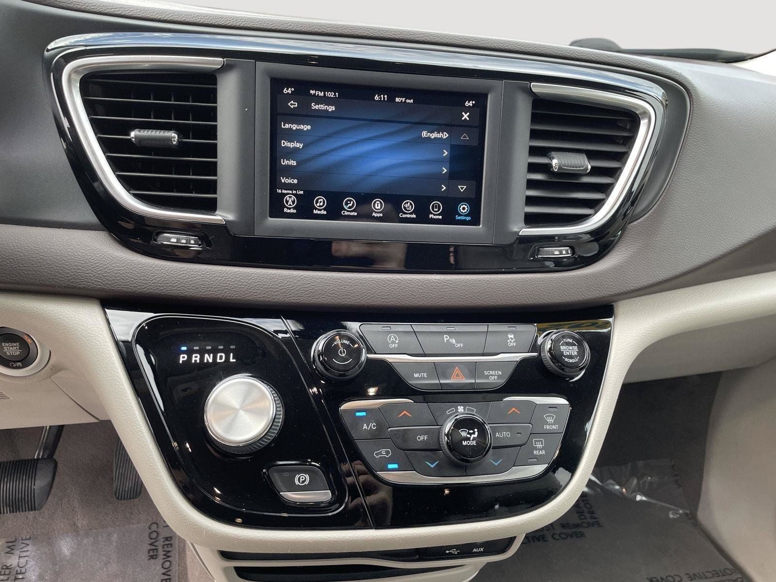 Used 2020 Chrysler Pacifica Touring-L FWD image 22