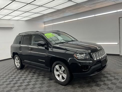 Used 2017 Jeep Compass Latitude image 3
