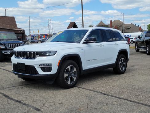 Used 2022 Jeep Grand Cherokee Limited 4xe AWD/4WD image 2