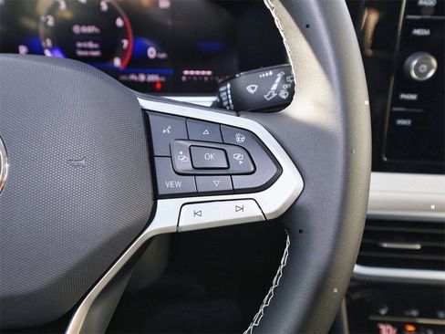 New 2026 Volkswagen Taos SE image 24