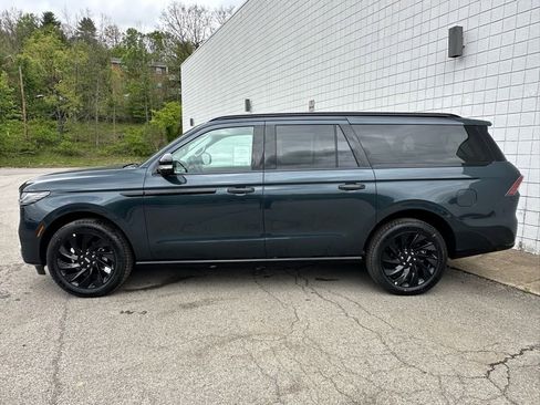 New 2026 Lincoln Navigator L Reserve AWD/4WD image 2