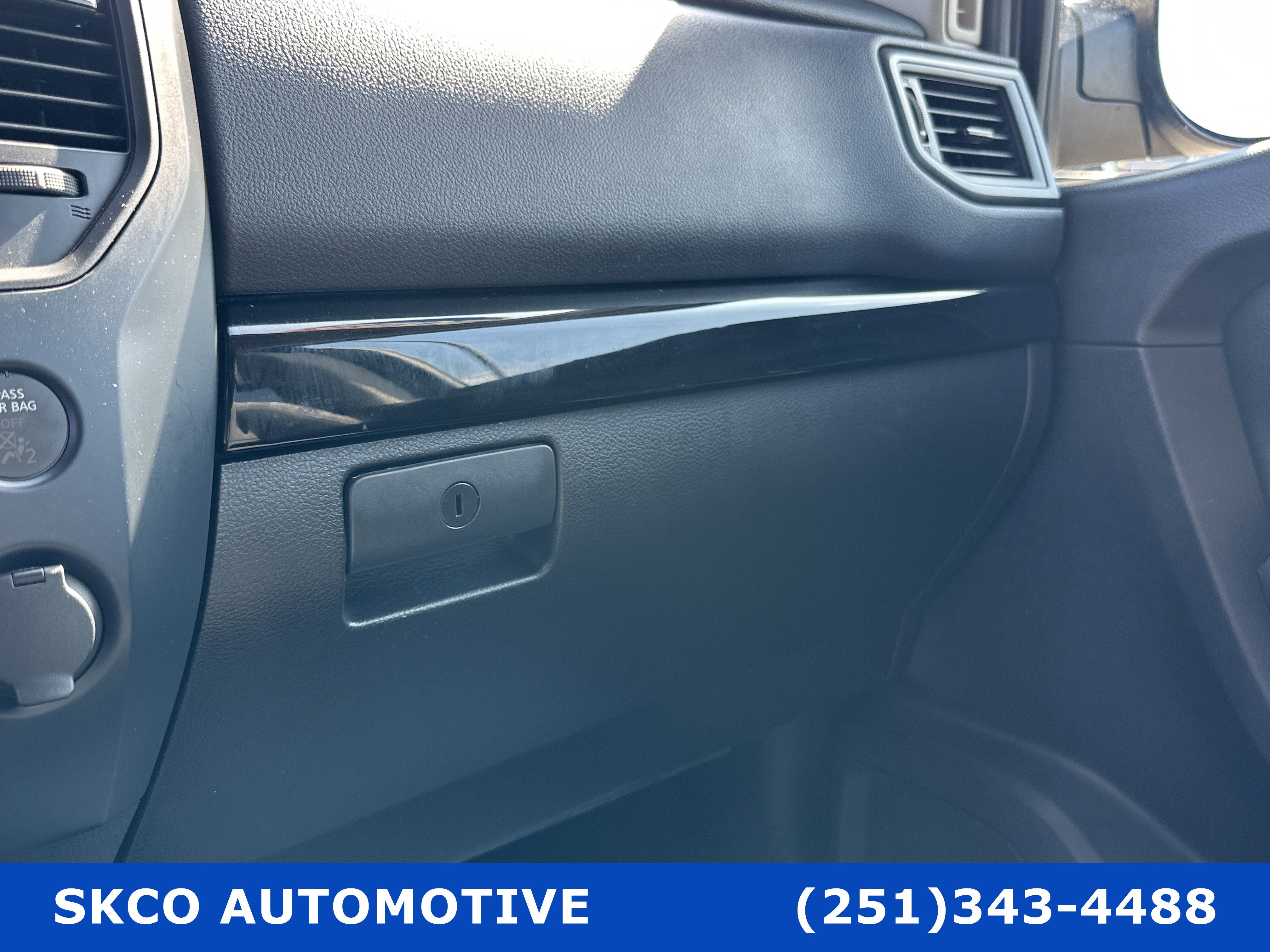 Used 2022 Nissan Titan SV RWD image 24