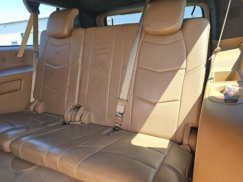 Used 2017 Cadillac Escalade ESV Platinum RWD image 15