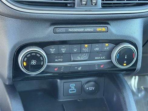 Used 2022 Ford Escape SE w/ Cold Weather Package image 17