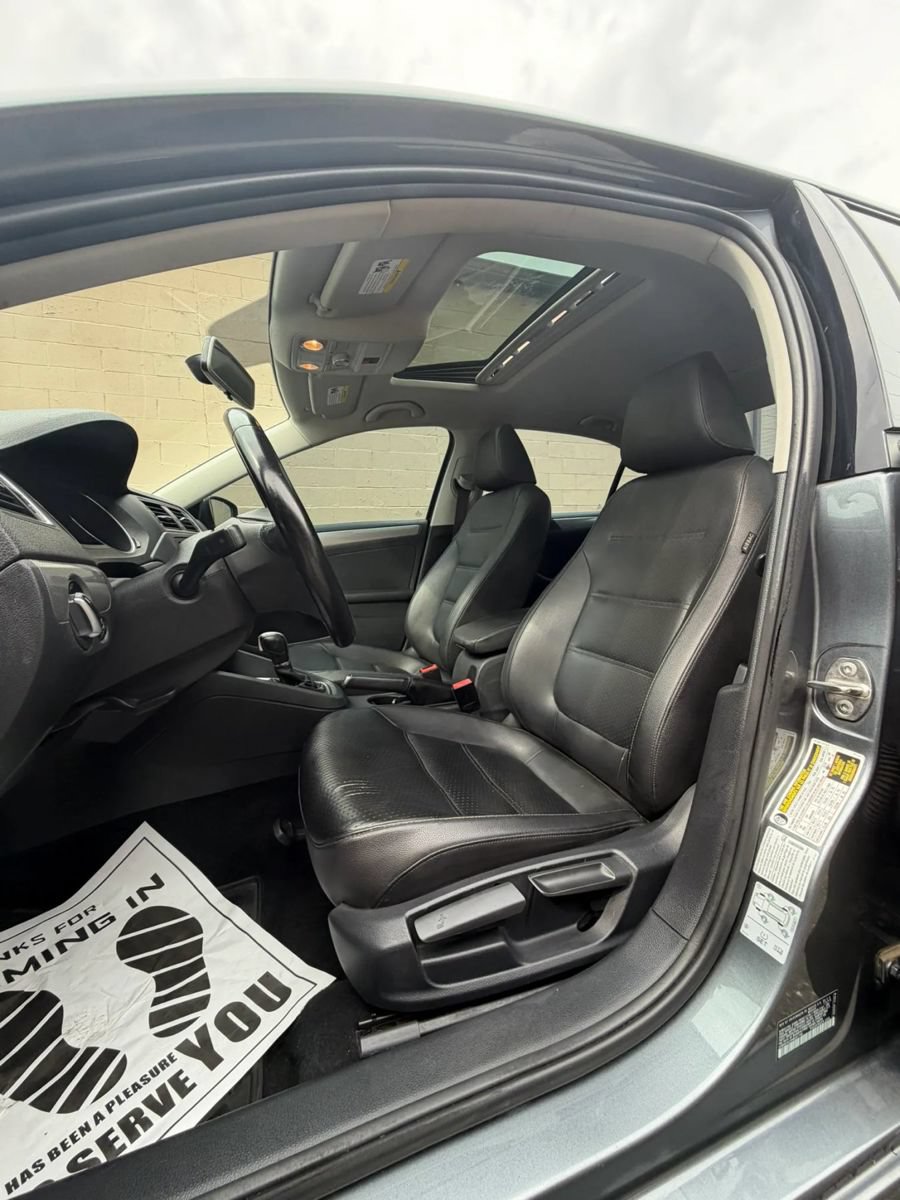 Used 2017 Volkswagen Jetta SE FWD image 12