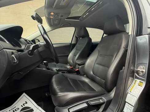 Used 2017 Volkswagen Jetta SE FWD image 12