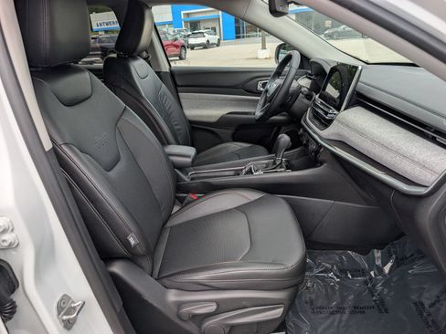 Used 2022 Jeep Compass Latitude AWD/4WD image 12