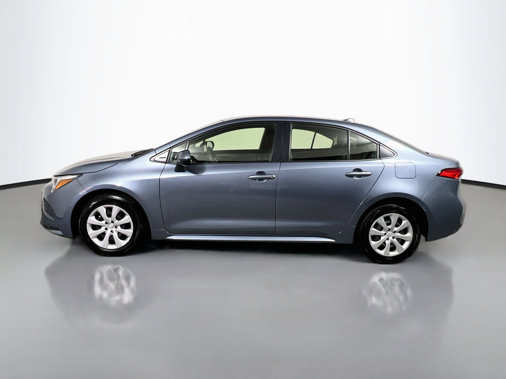 Used 2023 Toyota Corolla LE FWD image 9