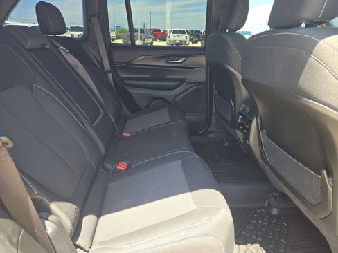 Used 2025 Jeep Grand Cherokee Laredo X RWD image 22