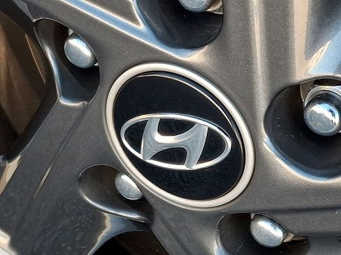 Used 2024 Hyundai Venue SEL image 30