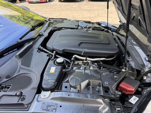 Used 2019 Jaguar F-TYPE Convertible RWD image 2