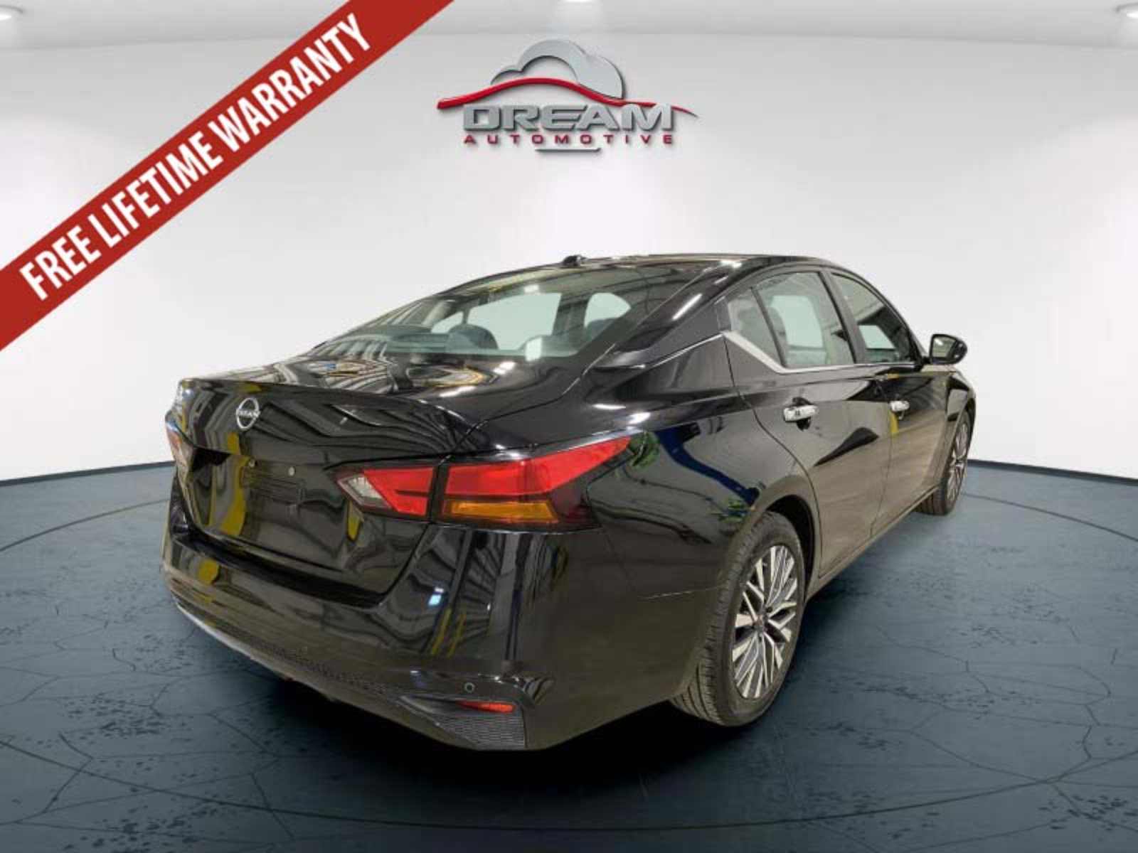 Used 2025 Nissan Altima 2.5 SV FWD image 19