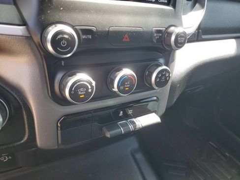 Used 2019 RAM 1500 Big Horn AWD/4WD image 18