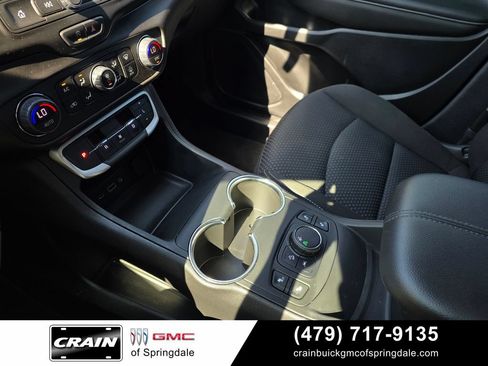 Used 2024 GMC Terrain SLE w/ Driver Convenience Package FWD image 20
