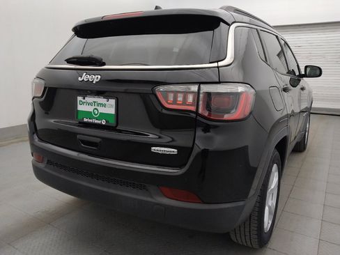 Used 2018 Jeep Compass Latitude FWD image 9