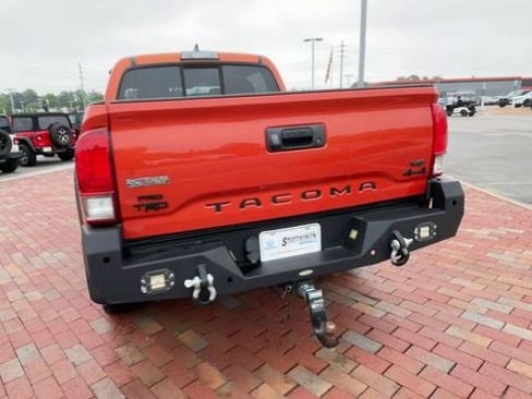 Used 2016 Toyota Tacoma TRD Off-Road w/ Towing Package AWD/4WD image 8