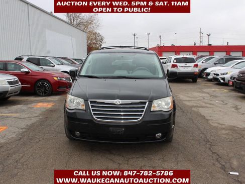 Used 2010 Chrysler Town & Country Touring image 2