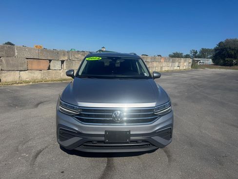 Used 2024 Volkswagen Tiguan SE image 8