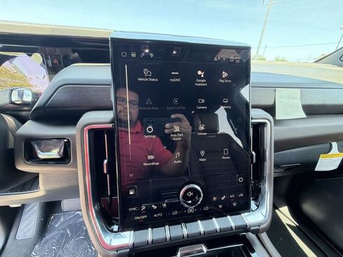 New 2026 GMC Yukon Denali Ultimate AWD/4WD image 13