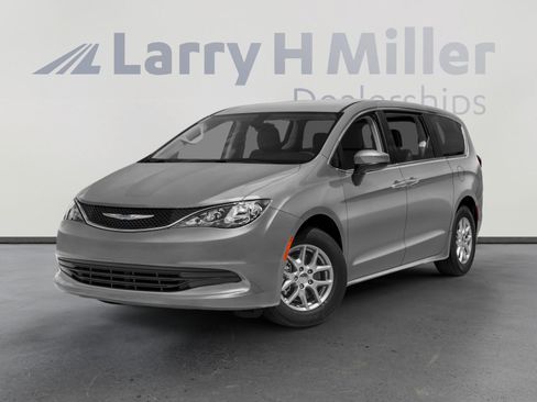 Used 2017 Chrysler Pacifica Touring FWD image 1