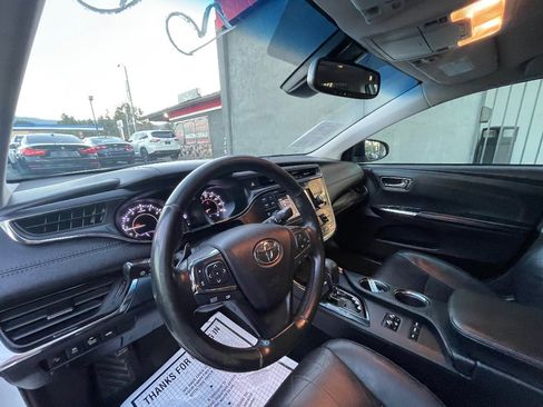 Used 2017 Toyota Avalon Touring image 9
