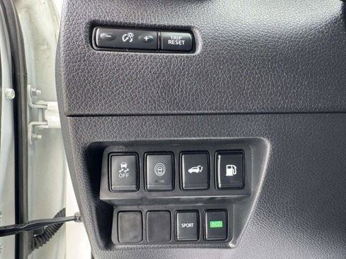 Used 2019 Nissan Rogue SV FWD image 25