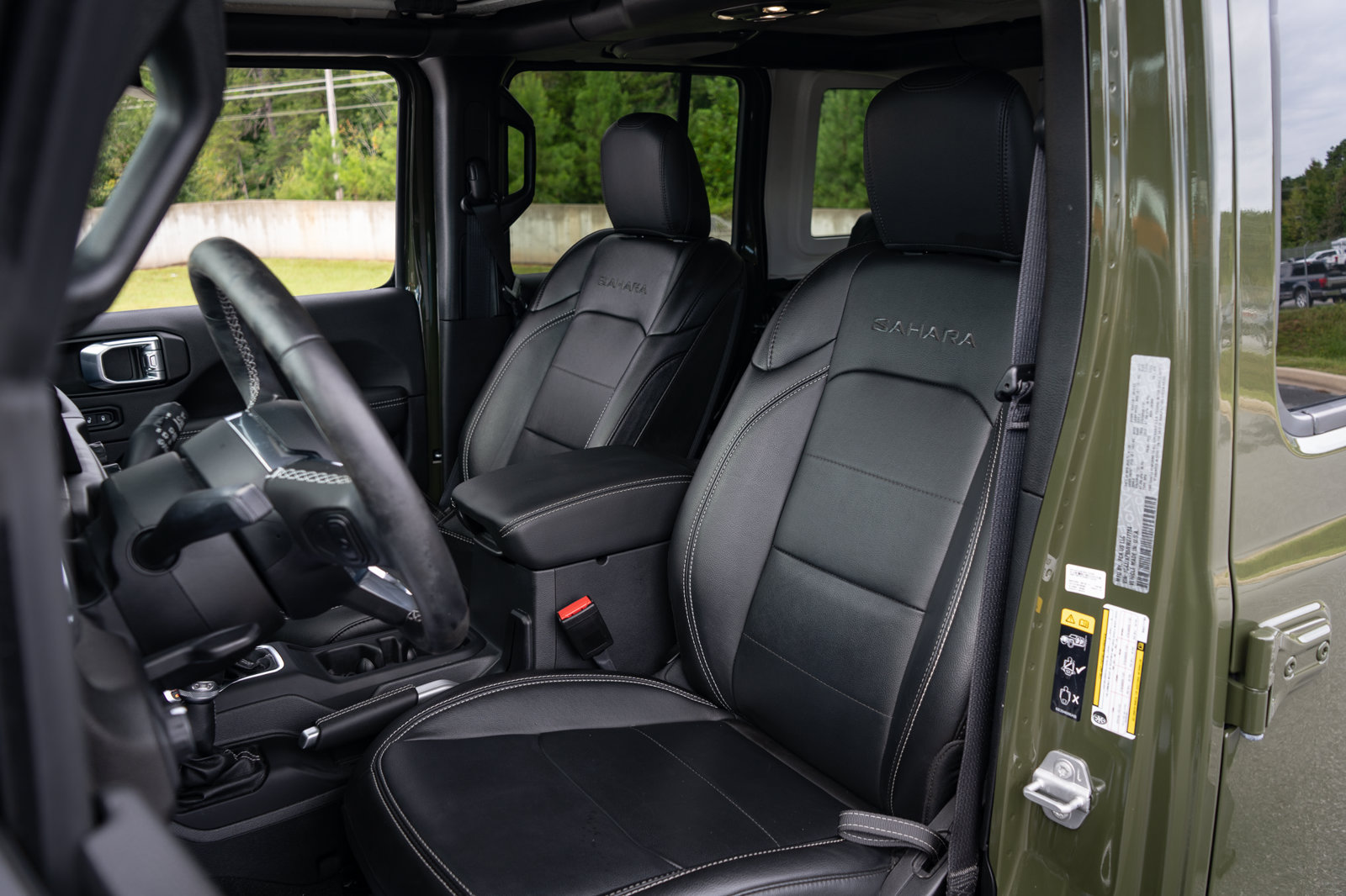 Used 2022 Jeep Wrangler Unlimited Sahara w/ Cold Weather Group AWD/4WD image 15