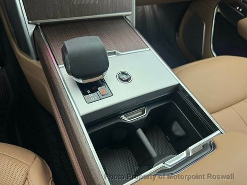 Used 2025 Land Rover Range Rover Long Wheelbase Autobiography image 25