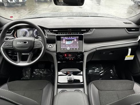 New 2025 Jeep Grand Cherokee L Altitude image 11