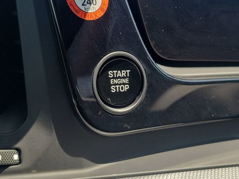 Certified 2025 Porsche Macan AWD/4WD image 27