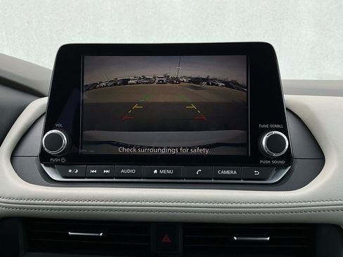 Used 2025 Nissan Rogue SV image 31