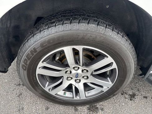 Used 2024 Ford Expedition Limited RWD image 11