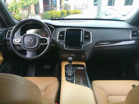 Used 2019 Volvo XC90 T6 Momentum image 25