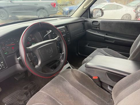 Used 2004 Dodge Dakota Sport w/ Deluxe Convenience Group image 20
