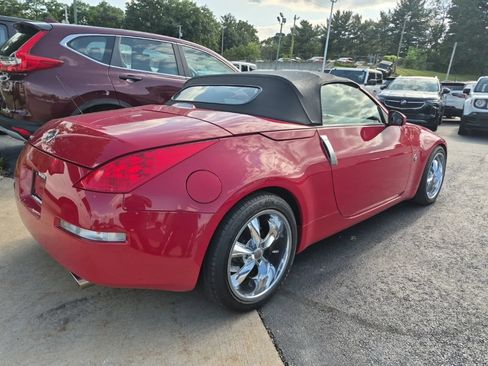 Used 2006 Nissan 350Z Touring RWD image 4