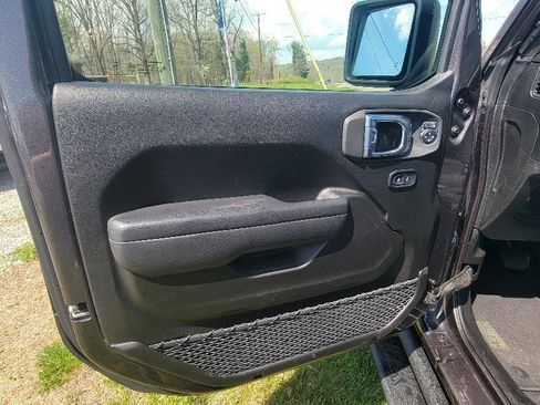 Used 2025 Jeep Wrangler Sport image 8