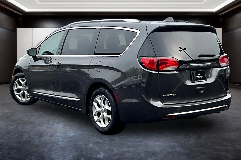 Used 2018 Chrysler Pacifica Touring-L w/ Tire & Wheel Group FWD image 4