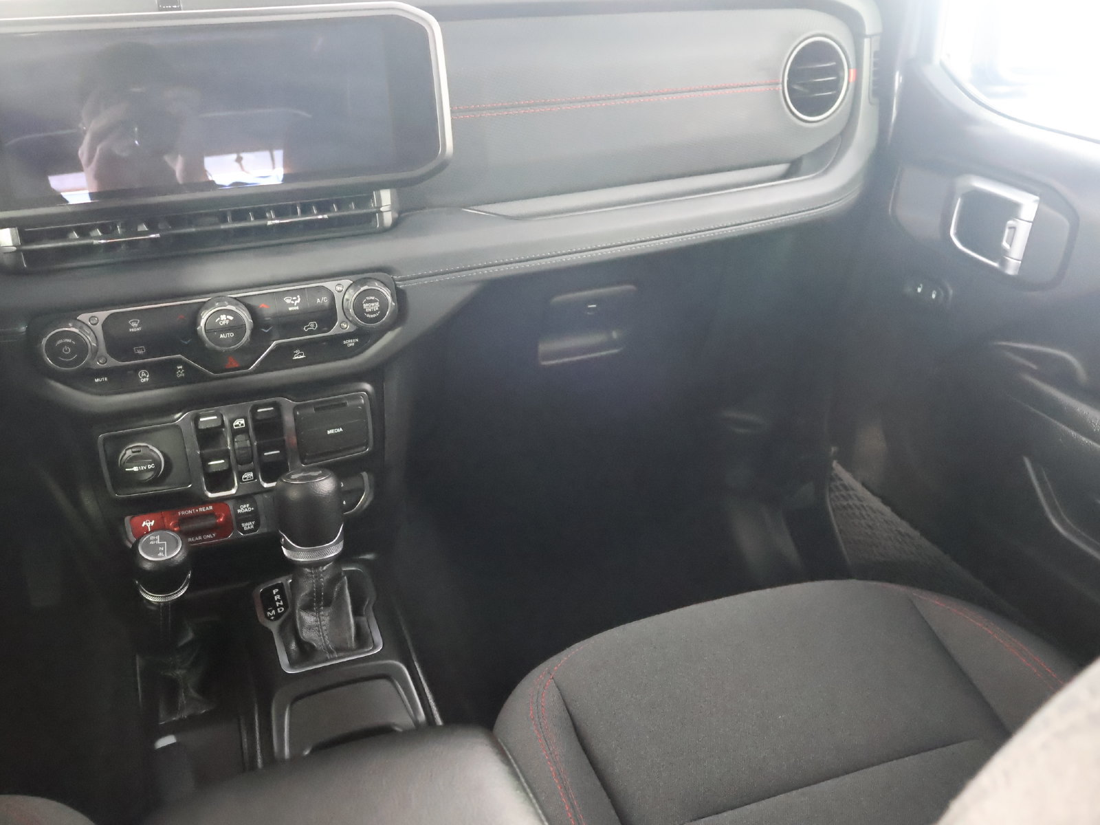 Used 2025 Jeep Wrangler Unlimited Rubicon AWD/4WD image 32