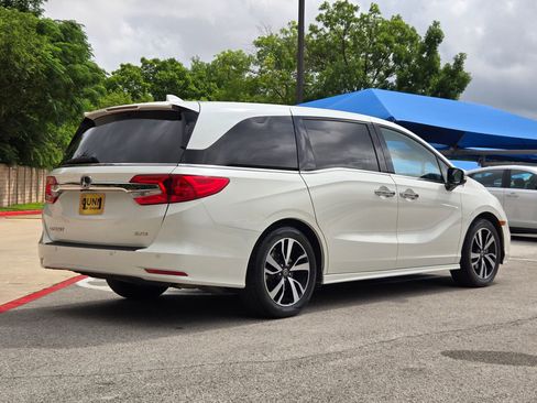 Used 2019 Honda Odyssey Elite image 3