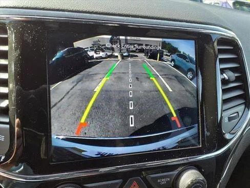 Certified 2021 Jeep Grand Cherokee Limited image 17