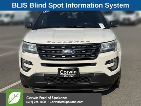Used 2017 Ford Explorer XLT w/ Equipment Group 202A AWD/4WD image 7