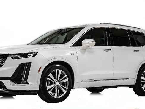 Used 2020 Cadillac XT6 Premium Luxury FWD image 2