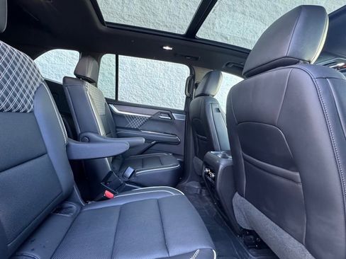 Used 2025 GMC Acadia Denali w/ Super Cruise Package image 11