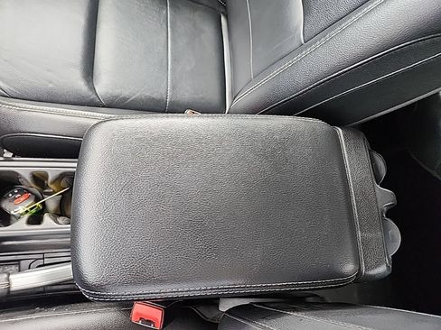 Used 2019 Jeep Wrangler Unlimited Sahara AWD/4WD image 26