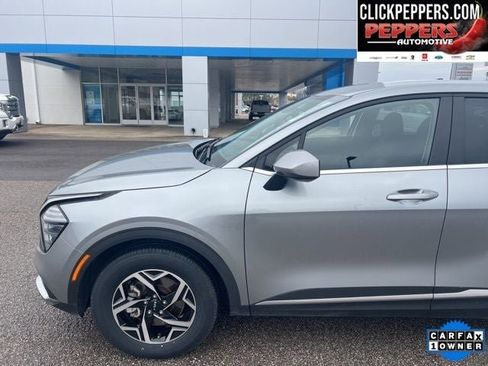 Used 2024 Kia Sportage LX image 2